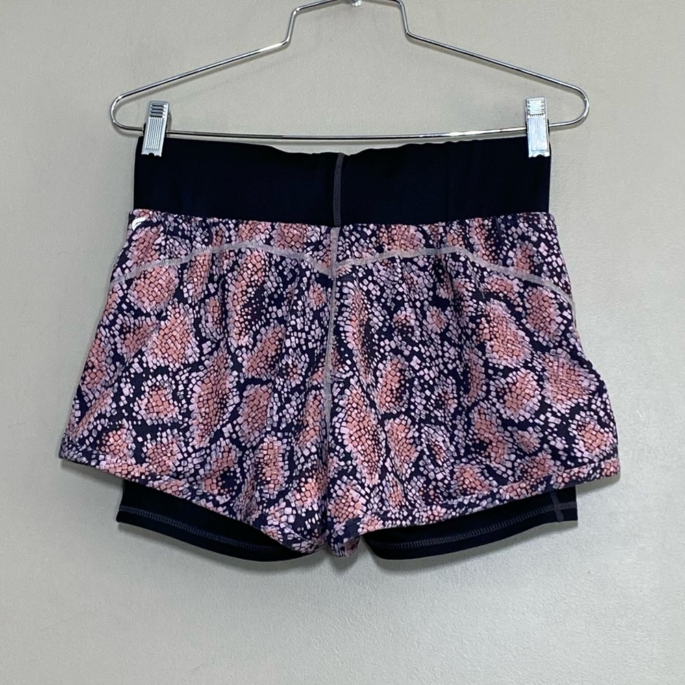Fabletics Oiesia Shine Running Shorts Size Small - image 3